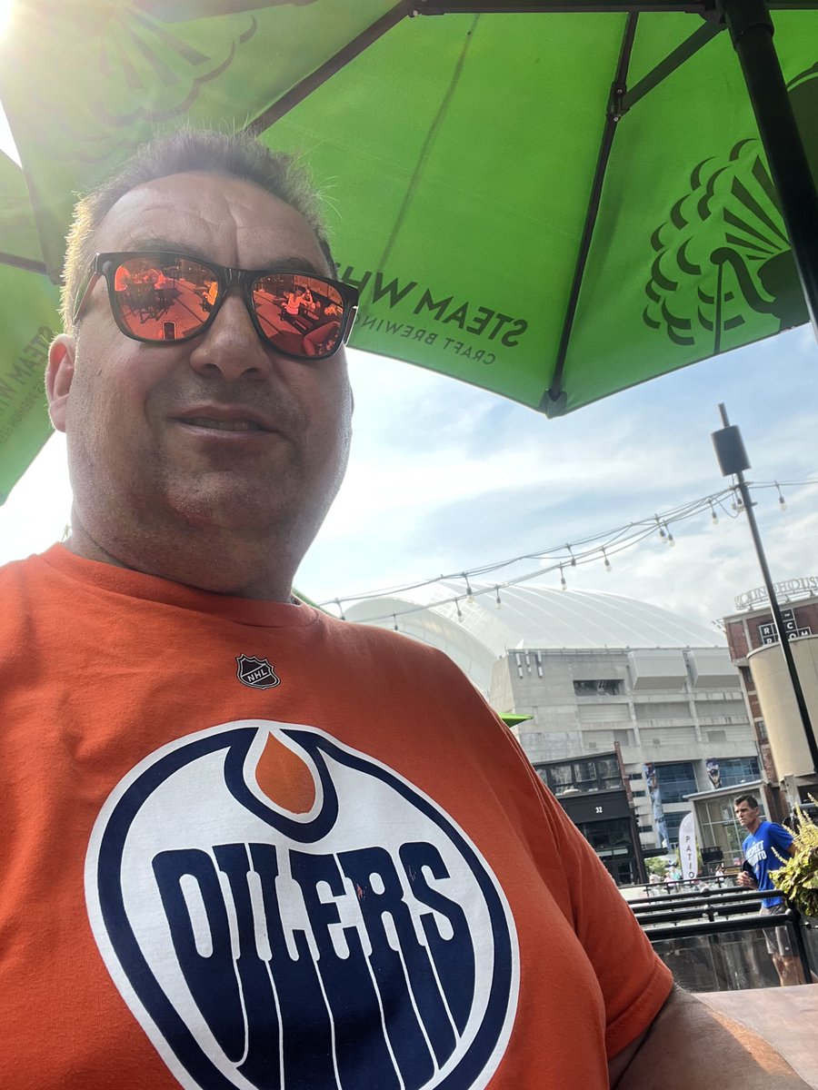 WheatGeerJJ's tweet image. Its Gameday!
So confused…

Yes its #LetsGoOilers to battle for 2nd place…
But its also #NextLevel Opening Day of 162. 
Fortunately the games dont overlap!
@EdmontonOilers @BlueJays