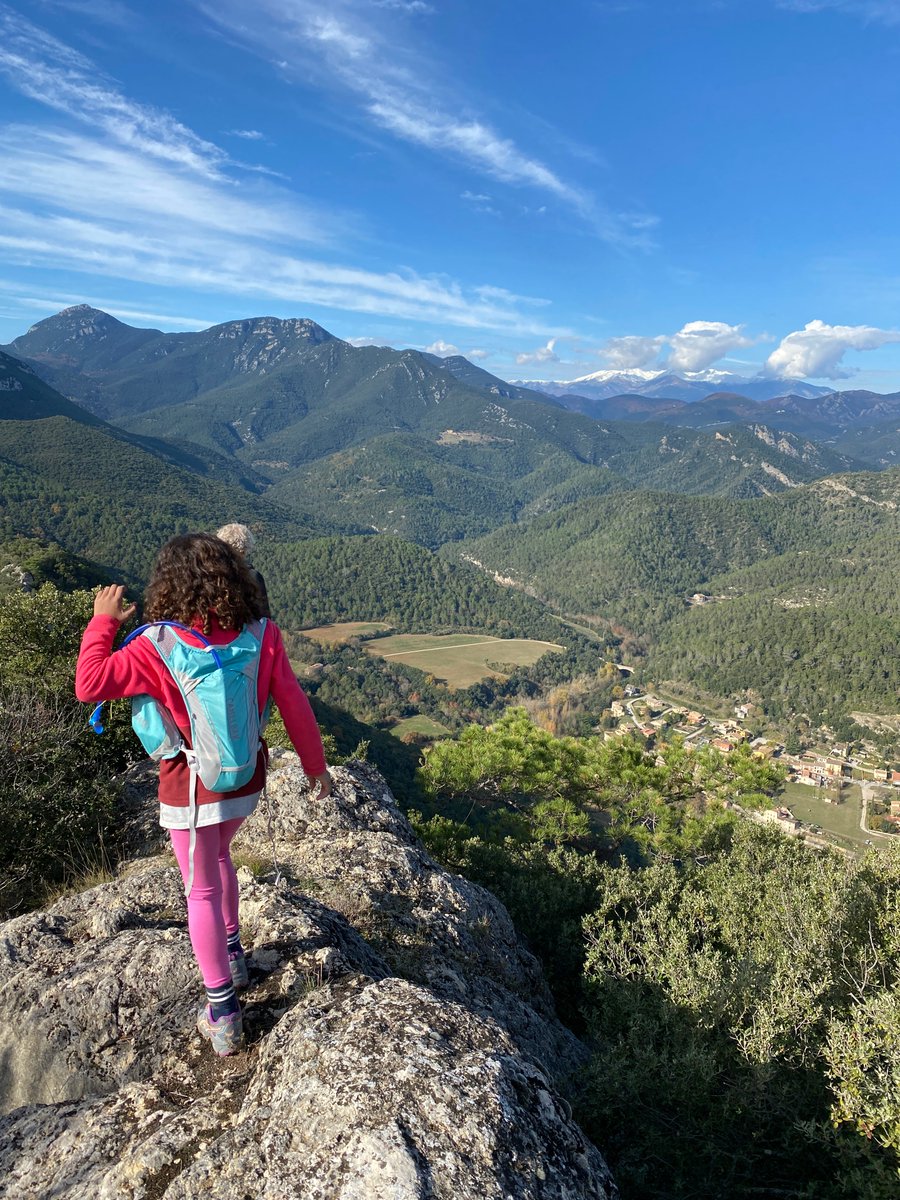 Might you know a bilingual Spanish/English teacher who is ready to teach a largely outdoor curriculum to an 11 year old for the coming two years in Catalonia, SPAIN?  If so, please share this link with them! 🙏pioneersofourtime.com/teacher/