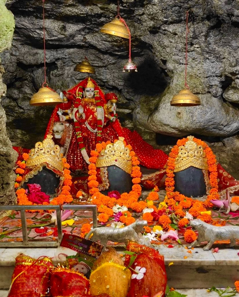 iAkankshaP's tweet photo. माँ वैष्णो देवी की अद्भुत अलौकिक पिंडी के दर्शन ।
                 🙏۞ जय माँ ��🙏
                               ❤️ https://t.co/azC20wVFHm