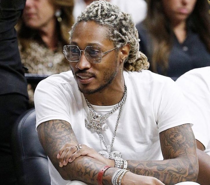 toxicking's tweet image. If you hit her up and she says “I have a boyfriend&quot; keep shooting your shot, loyal girls don’t reply