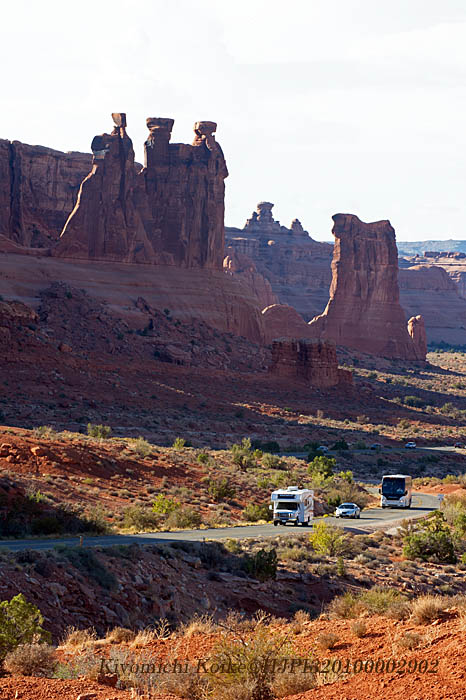 koikecolousa's tweet photo. Three Gossips
「三人のおしゃべり女」という名のついた岩

Arches National Park
Utah, USA
アーチズ国立公園
米ユタ州
Copyright #HJPI320100002902
#archesnationalpark #threegossips #coloradoplateau #desert #redrocks #nationalpark https://t.co/fMcifO333d
