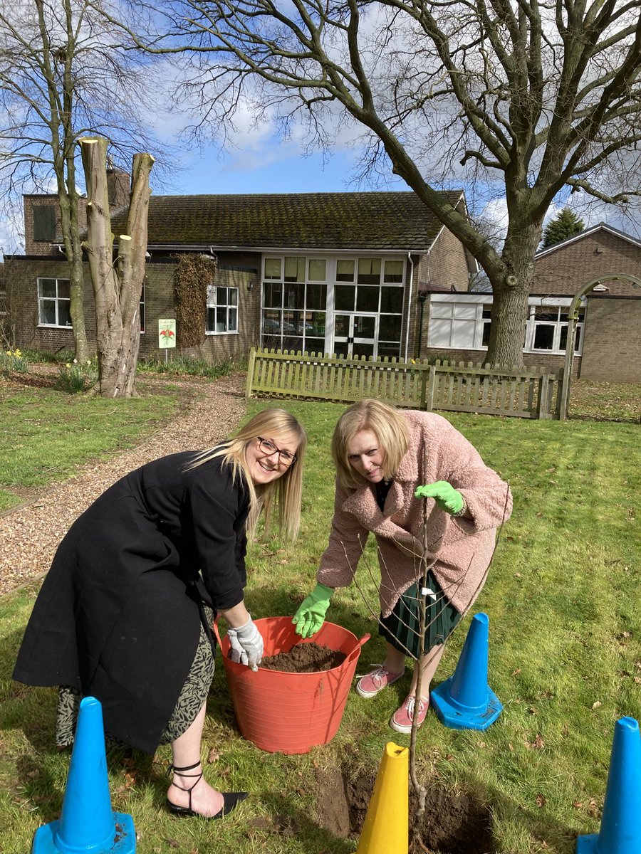 When your SIP day turns into tree planting! Looking forward to seeing our apple tree grow! ⁦<a href="/AmyBills_Edu/">Amy Bills FCCT</a>⁩ ⁦<a href="/CoventryMAT/">The Diocese of Coventry Multi Academy Trust</a>⁩