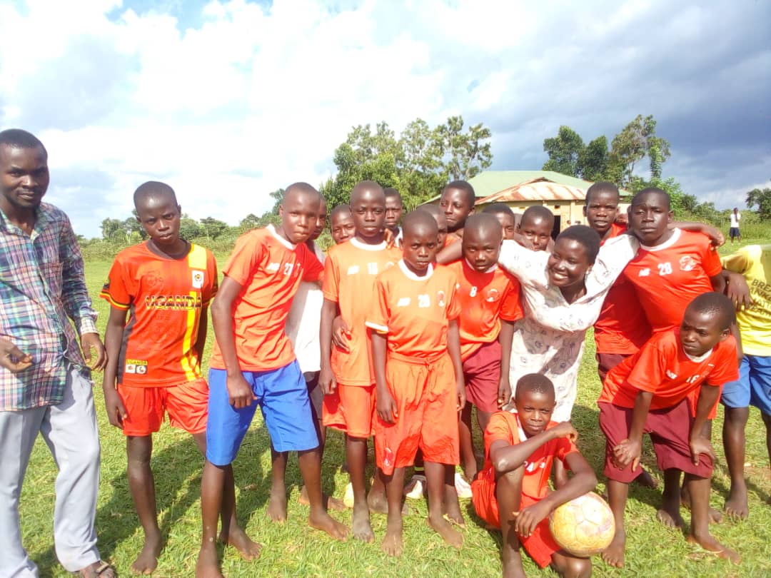 eduballug's tweet photo. Great things happen when education meets sports! Our EduBall teams from two schools learned about timekeeping and achieved victories in both boys and girls games. Congrats to our teams for a job well done! #EduBall #timemanagement #footballandEducation
@Huracanfclondon https://t.co/PoWfF7qYf4