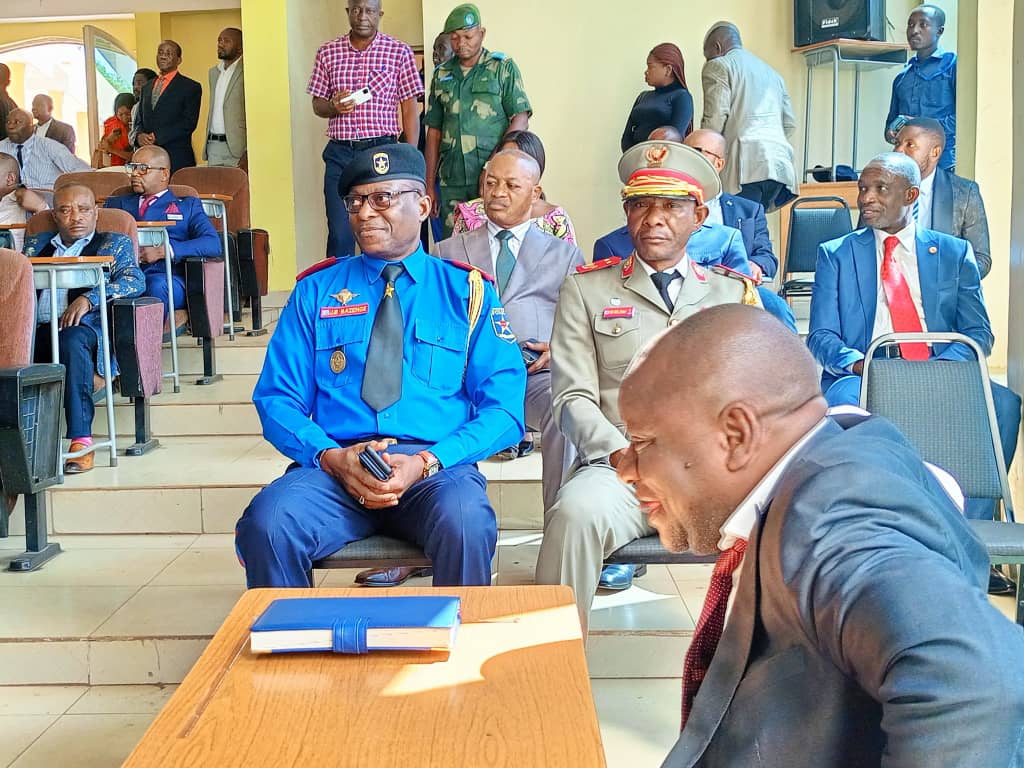 Honneurdavid1's tweet photo. #Asspro Sud-Kivu : ouverture solennelle de la session de mars ce jeudi 30 en présence du Gouverneur intérimaire, Mr Robert #Byachanda et des membres du Conseil de Sécurité. Des ministres provinciaux absents. A #Nyamoma, on accuse @TheoKASI de les "intimider", "instrumentaliser". https://t.co/CR0qcVB25g