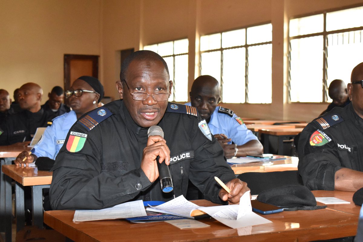 Onudhguinee's tweet photo. #Session_5 de la formation de la police sur la responsabilité du supérieur hiérachique en cas de violations des droits de l'homme lors du maintien d'ordre.
@GouvernementGN https://t.co/kJ9x5E4ju4