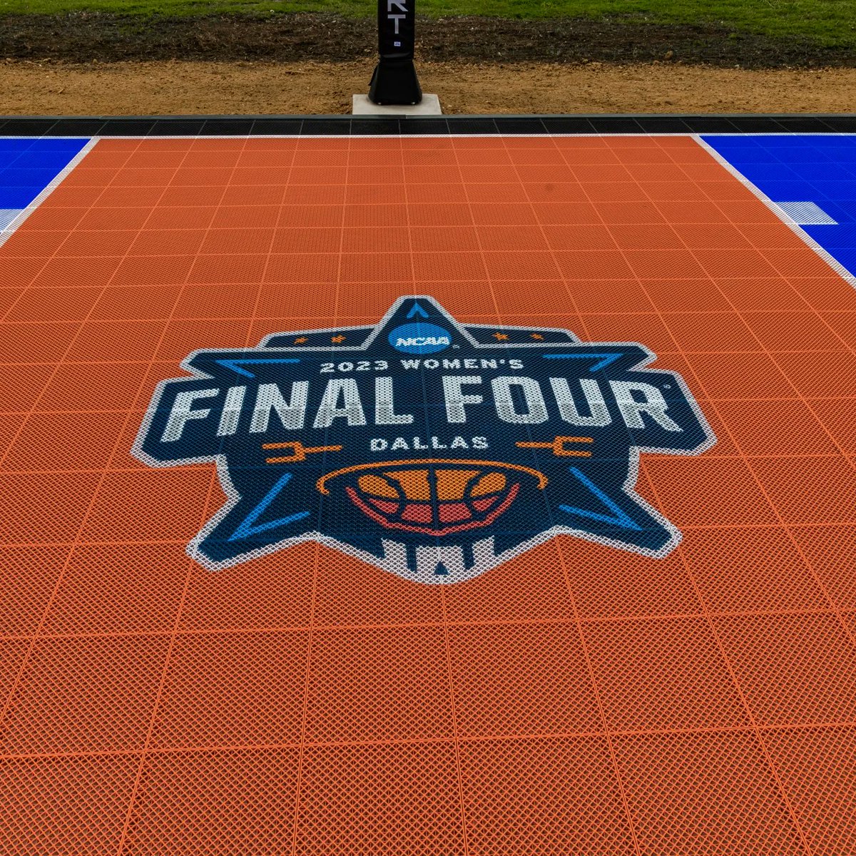 Bs3Sports's tweet photo. West Dallas Gifted New Basketball Court by NCAA Women's Final Four
#WFinalFour #WestDallas #bs3network #bs3sports https://t.co/Uf0jOUgsc6