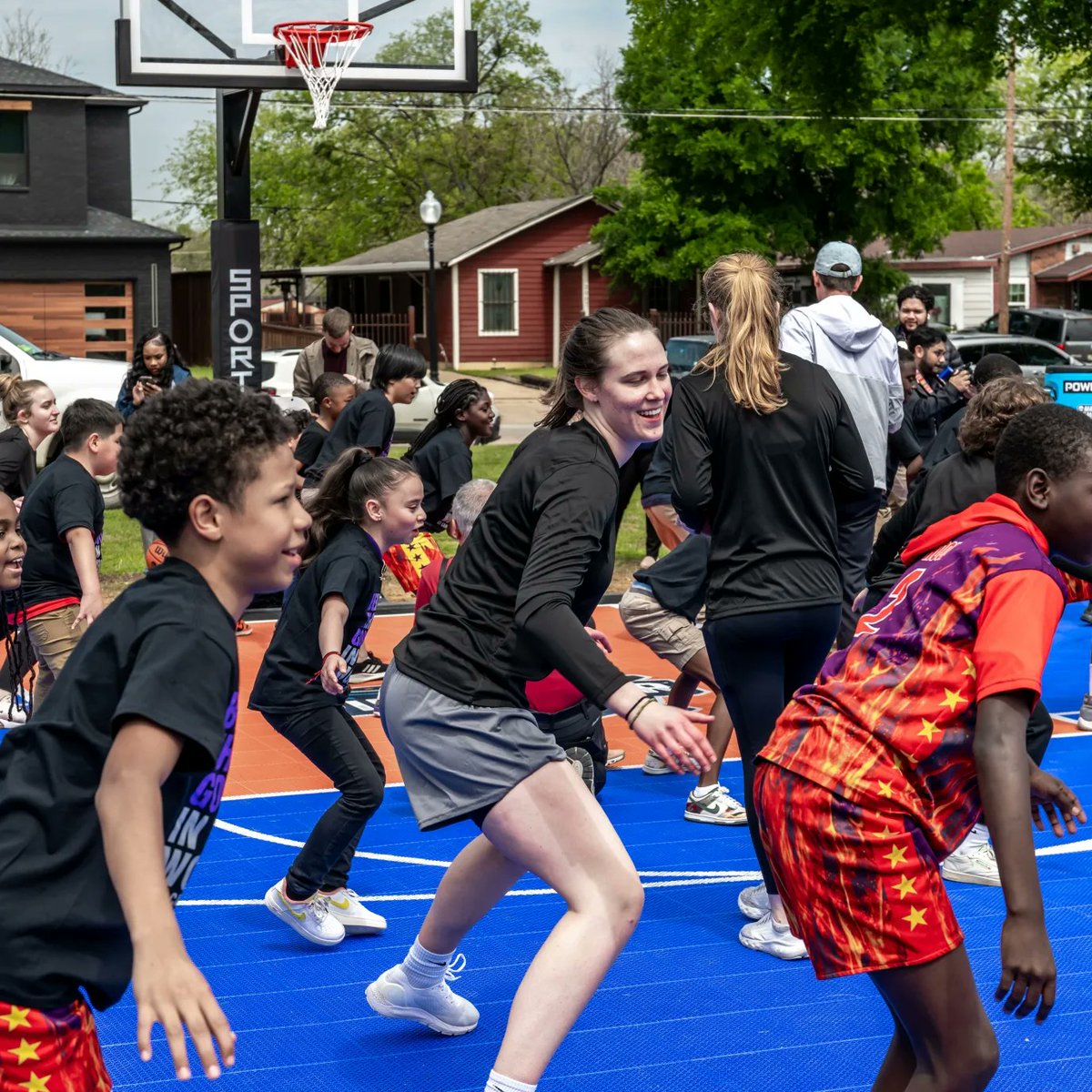 Bs3Sports's tweet photo. West Dallas Gifted New Basketball Court by NCAA Women's Final Four
#WFinalFour #WestDallas #bs3network #bs3sports https://t.co/Uf0jOUgsc6