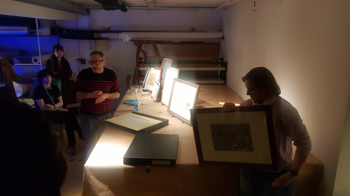 ARNAUD92320's tweet photo. Passionnante visite guidée des ateliers de @LeLouvre pour un groupe d'élèves de @gobelins_paris  Merci de l'invitation !  #JEMA #Jeudis_créatifs https://t.co/x17SF0OIJC