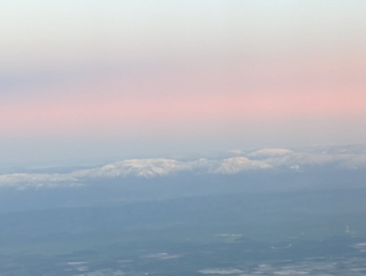 Just landed in Seattle and headed to the Washington Library Association conference where my students and I have two presentations.

Beautiful pics taken from the plane including snow covered Mt. Shasta from 30k feet! <a href="/SJSUiSchool/">SJSU iSchool</a> #informationiseverything