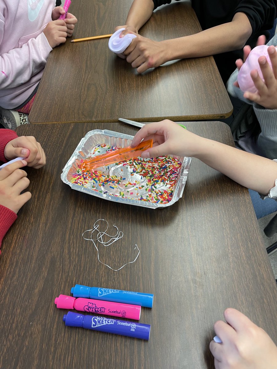 panorfle's tweet photo. 5th graders making models of the Earth’s layers ⁦@Taritzel11⁩ ⁦@apr_paras⁩ ⁦@sd_teaching⁩ ⁦@FlinnNancye⁩ https://t.co/JUgfhvEHT9