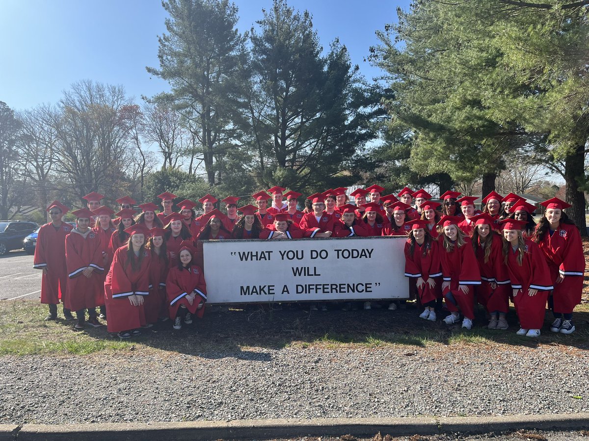 My favorite day of the year! #dayofGRADitute for our <a href="/PatriotsPhhs/">Patrick Henry HS</a> seniors 🥳 #classof2023 <a href="/HanoverSchools/">Hanover County Public Schools</a>