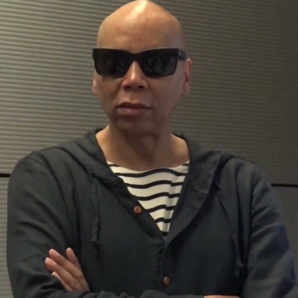 ECAFSpice's tweet image. Come through the house just now and bump my head on the fan light. #TallPeopleProblems