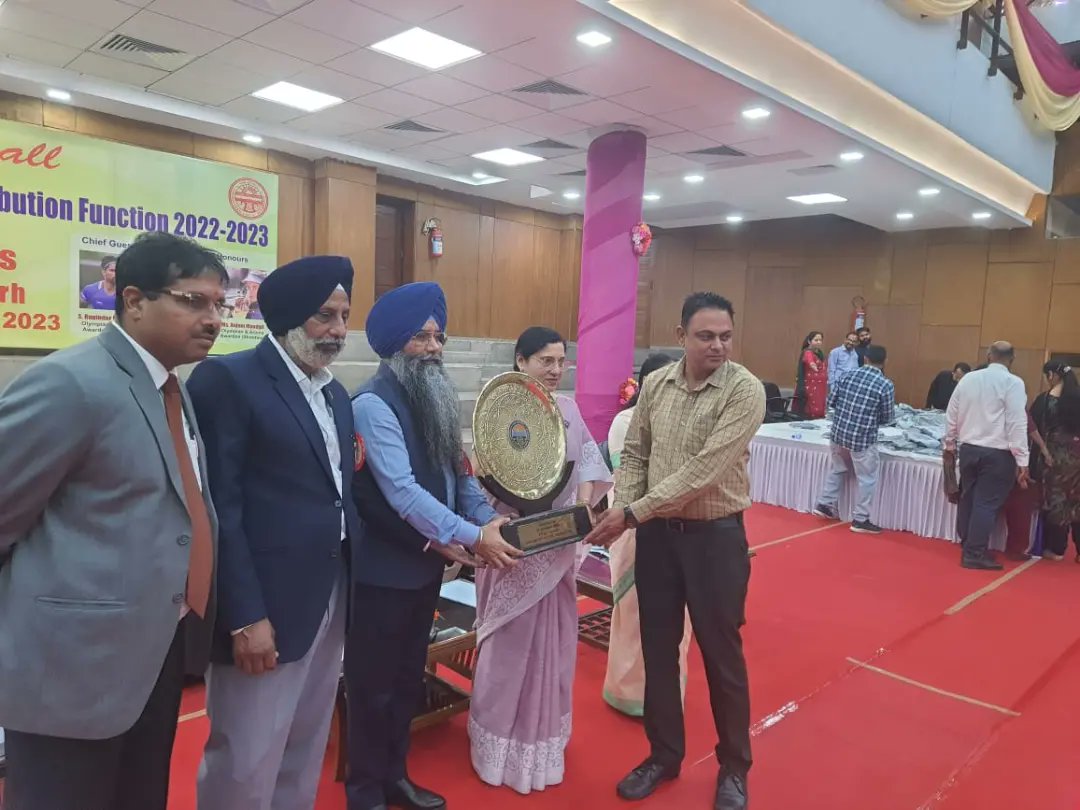 GPCCollege's tweet photo. GPC Principal Dr. Neena Seth Pajni  honored by Directorate of Sports, Panjab University, Chandigarh at Panjab University Annual Sports Prize Distribution Function for the session 2022-23.
#gpcalour #panjabuniversitychandigarh #UGC #ministryofeducation #nss #ncc  #sports #pusc https://t.co/XWTDe6iIlV