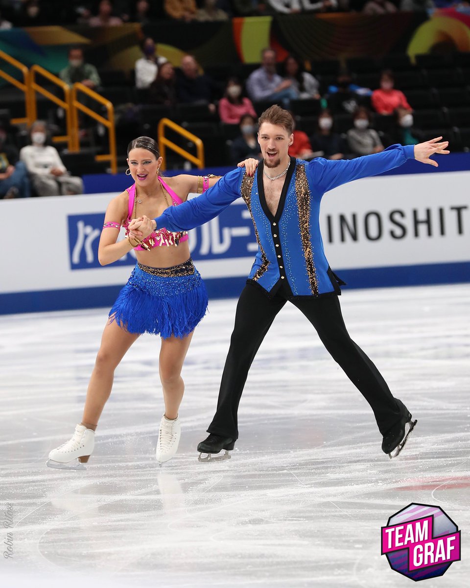 GrafFigure's tweet photo. Skating through the week feeling #WorldFigure ‘s vibes 😎💃🕺

⛸ @aurelijaippo &amp; @happy_russell_journey 

#TeamGRAF @graffigure 

📸 @RobinRitoss https://t.co/WqcU2Gh3qm