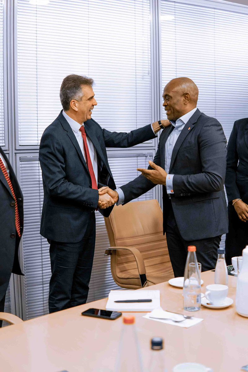 HeirsInsurance_'s tweet photo. Our Group Chairman, @TonyOElumelu just wrapped up a business trip to Israel 🇮🇱 aimed at forging valuable partnerships with the Israeli private sector.
#SimpleLifeIsHere #ProtectedByHeirsInsurance #Africapitalism
1/2 https://t.co/ypBzfp8fxl