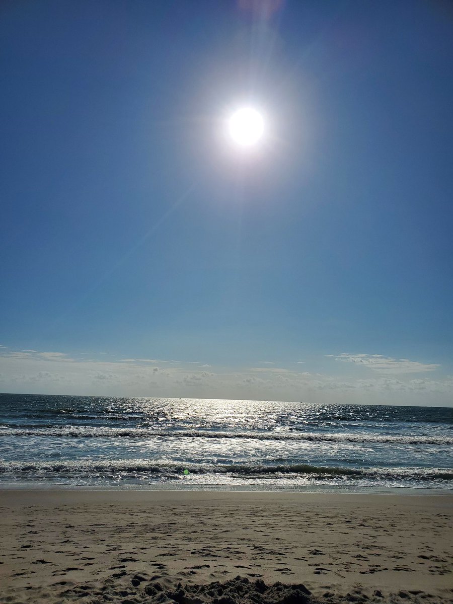 myteamevolution's tweet photo. Sky Above, Sand Below, and โ๐พwithin. #sameocean #differentcoast https://t.co/GHxkPaqADv