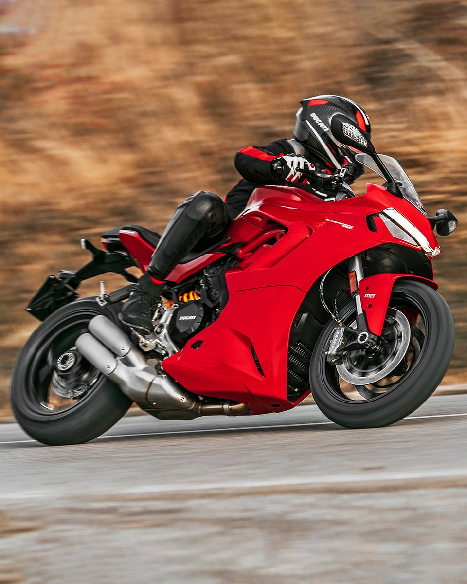 DucatiUK's tweet photo. The SuperSport's DRL-equipped LED headlight recalls the sharp light signature of the Panigale V4, while the fairings were specially redesigned to highlight the sportiness of the bike and the fluidity of its forms: https://t.co/t4Yx7cpzj0

#Ducati #SuperSport950 #YourWayToSport https://t.co/w6MQgOgPkk