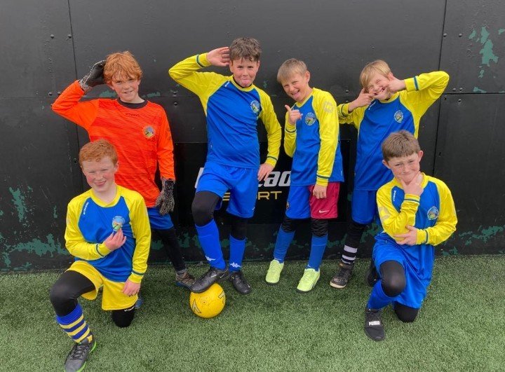 Pennardprimary's tweet photo. Our Year 6 football team had a great time at their tournament today. Thank you to @OakleighHouseS for organising and to our Pennard parents for their help and support. #pennhealth #pennfun https://t.co/KU5hUfRsnT
