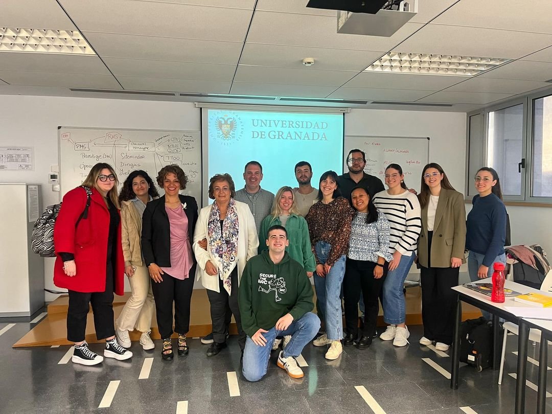 redestinea's tweet photo. Impartiendo Jornadas de Revenue Hotelero en la Universidad de Universidad de Granada😎 https://t.co/A8qaQwIsto