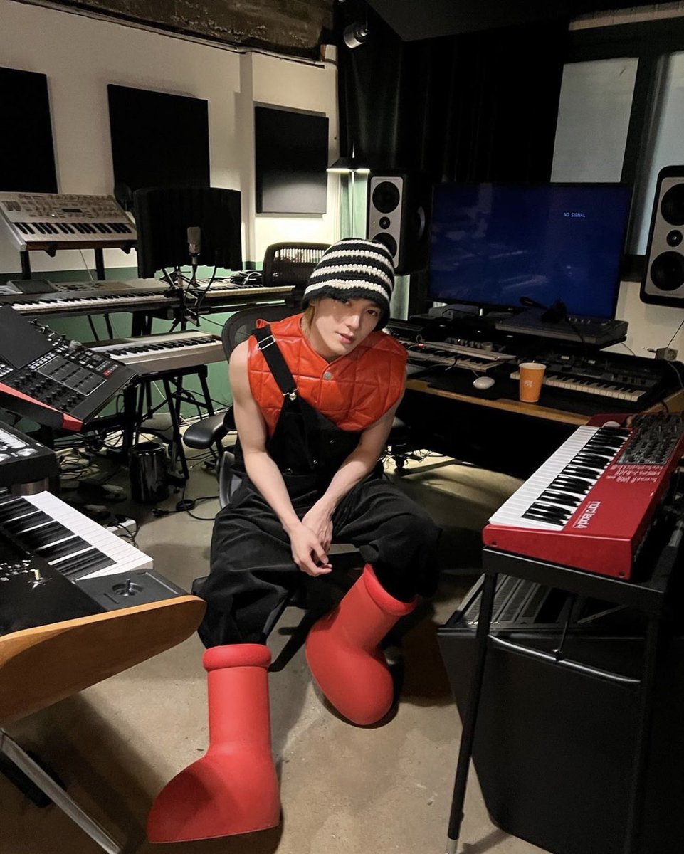 ty_cherie's tweet photo. #TAEYONG INSTAGRAM UPDATE
I miss you so much my Atom!! 😍
And why are you still hiding your hair? Something big is coming? I can’t wait!😌
#BigRedBoot
🔗 https://t.co/gfJLTgCffD https://t.co/L3M8jCSEsE