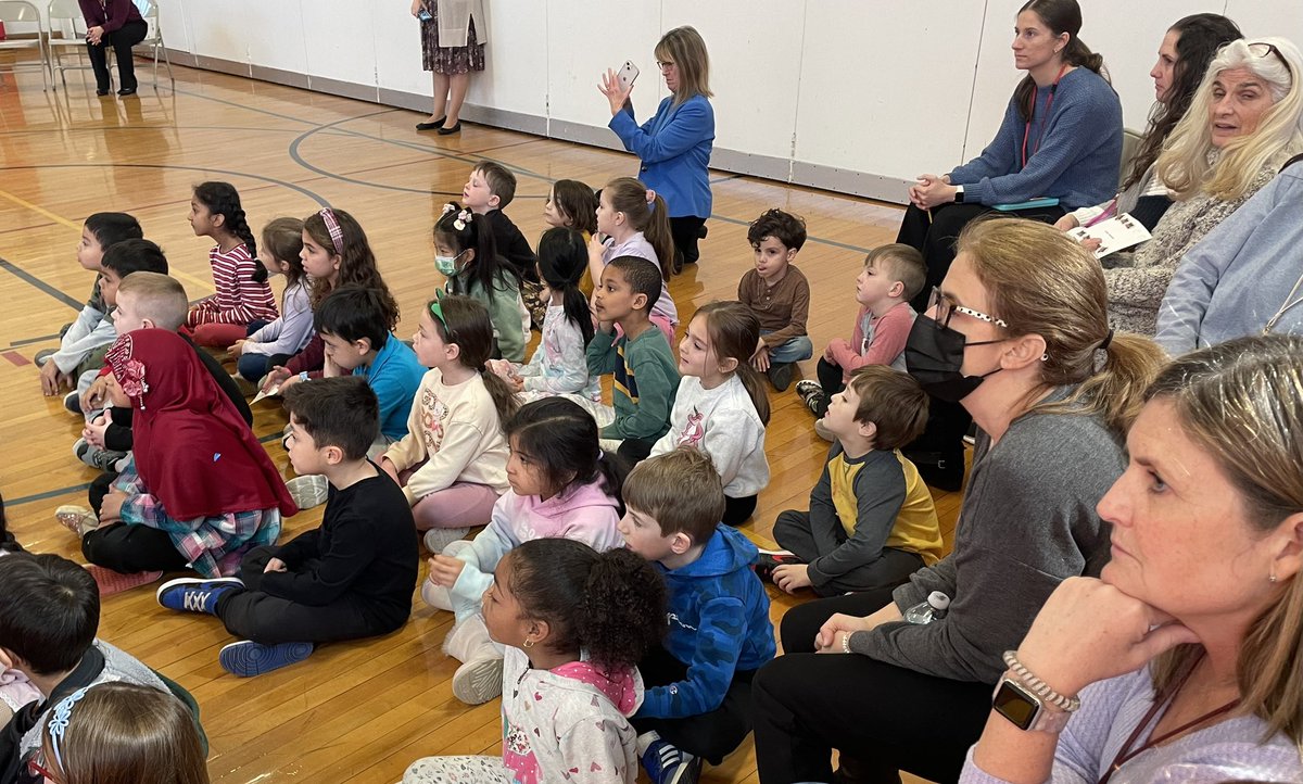 A huge thank you to <a href="/DanYaccarino1/">Dan Yaccarino</a>! We loved hearing about the books you’ve written and illustrated! 📚❤️ <a href="/MinottoMrs/">Mrs. Minotto</a> <a href="/SparkeShines/">J.F. Sparke School</a>