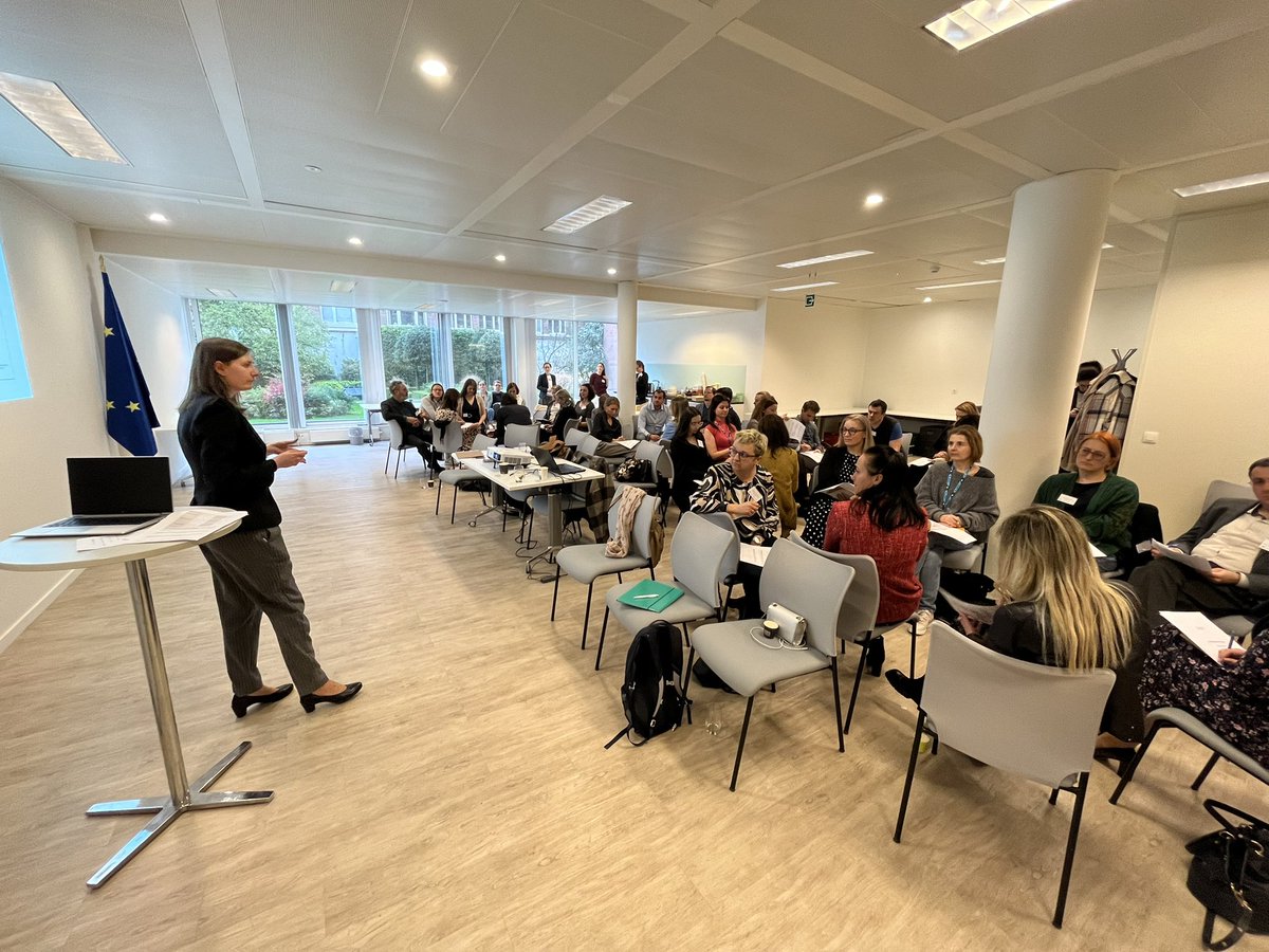 SLORD_Brussels's tweet image. Finishing off the second day programme of our #V4Training with a #workshop on PM² where participants were challenged to develop their new #projectidea 💡Now off to networking… 🍷