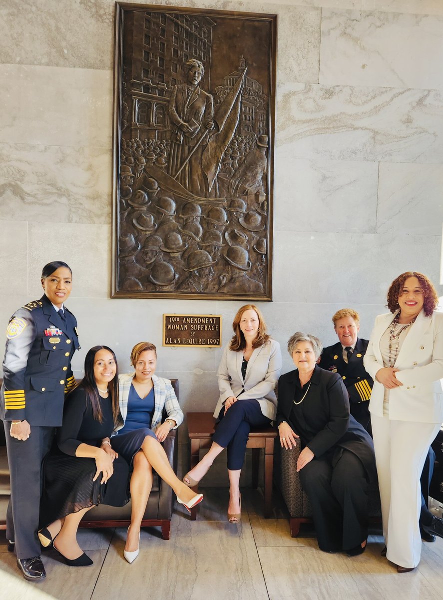 CityOfMemphis's tweet photo. What a moment! The history-making women comprising the @MayorMemphis Senior Leadership Team visited the Tennessee General Assembly to be recognized as part of a Women's History Month commemoration. 

Learn more about this team: https://t.co/EUc9dPZZg8

#womenleaders https://t.co/7krCEeJ78t