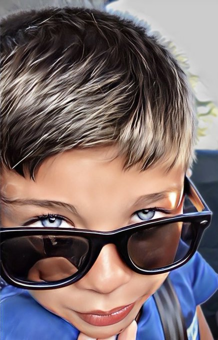 Ne gökyüzünde, ne denizde…
Mavi, en güzel, en derin, en anlamlı tonunu senin gözlerinde buldu sevgili Aras…
Can babasının, can annesinin can oğlu, hepimizin can mavisi… İyi ki doğdun… 
#isiashepiniztutuklanacaksınız #iyikidoğdunaras