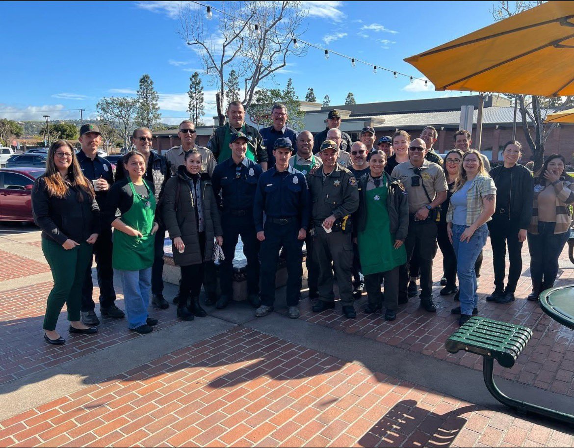 camarillopolice's tweet image. Coffee with a Cop at Starbucks. A great time with members of VCFD Wildland. Stay tuned for the next Coffee event. #VCSheriff #VCFD @VCFD @VENTURASHERIFF @CityCamarillo