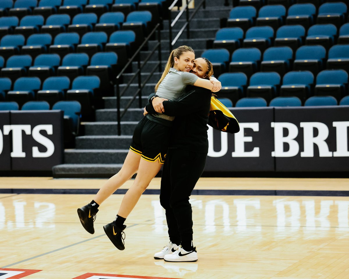 Iowa Women's Basketball on Twitter "Our crew >> Hawkeyes x WFinalFour"