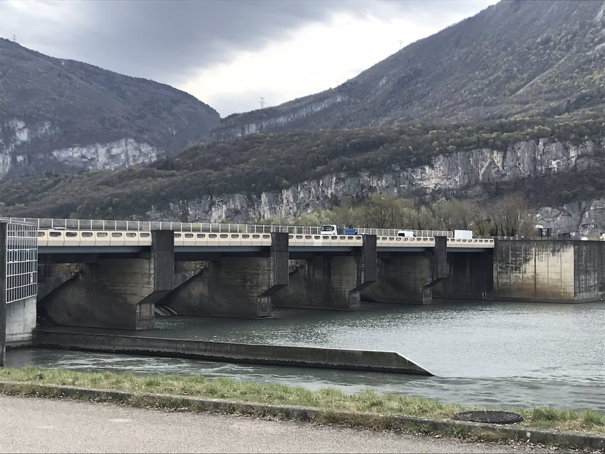 BeatriceBonfils's tweet image. 💦visite du barrage @EDF de #saintEgreve #isere dans le cadre de la #semf ➡️ découverte pour des demandeurs  @poleemploi_ara des #métiers, opportunités d’#emploi et #formation dans la filière #hydroélectrique #enr Merci #Edf Hydro Alpes! @FlorenceGode @IsaLietar @TOUBEAUfred