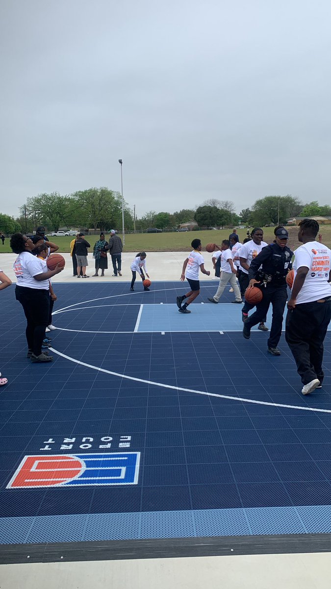 toddlions's tweet photo. Breaking in the court! https://t.co/mlianwcMLz