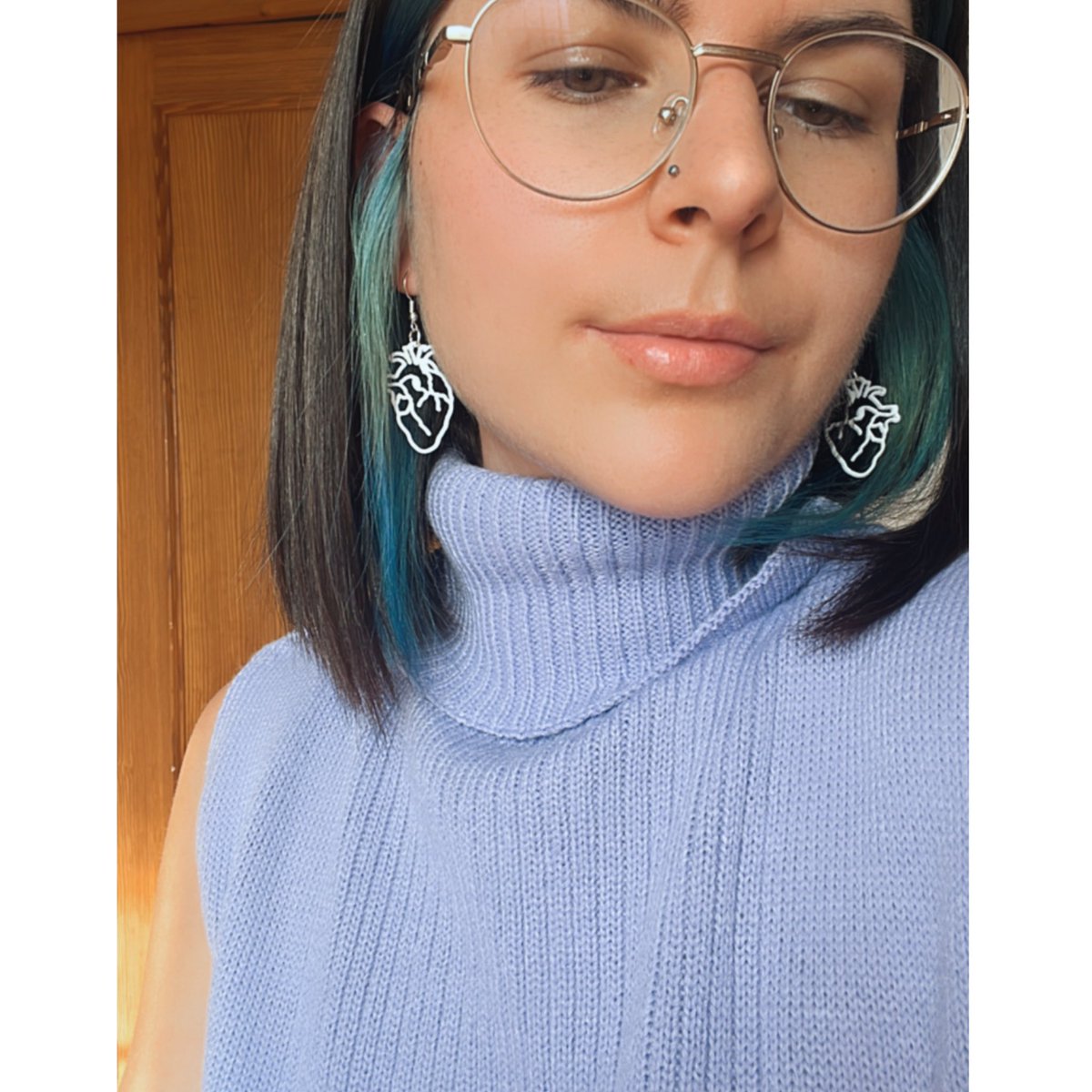 magdala_swaggy's tweet photo. Vengo a dejar mis pendientes por aquí también. Son corazones hechos con impresora 3D. Súper resistentes y al ser blancos quedan genial con todo y más ahora en primavera✨🫀 Me ayudas con un RT porfa☺️ https://t.co/QJJKQcTZKL