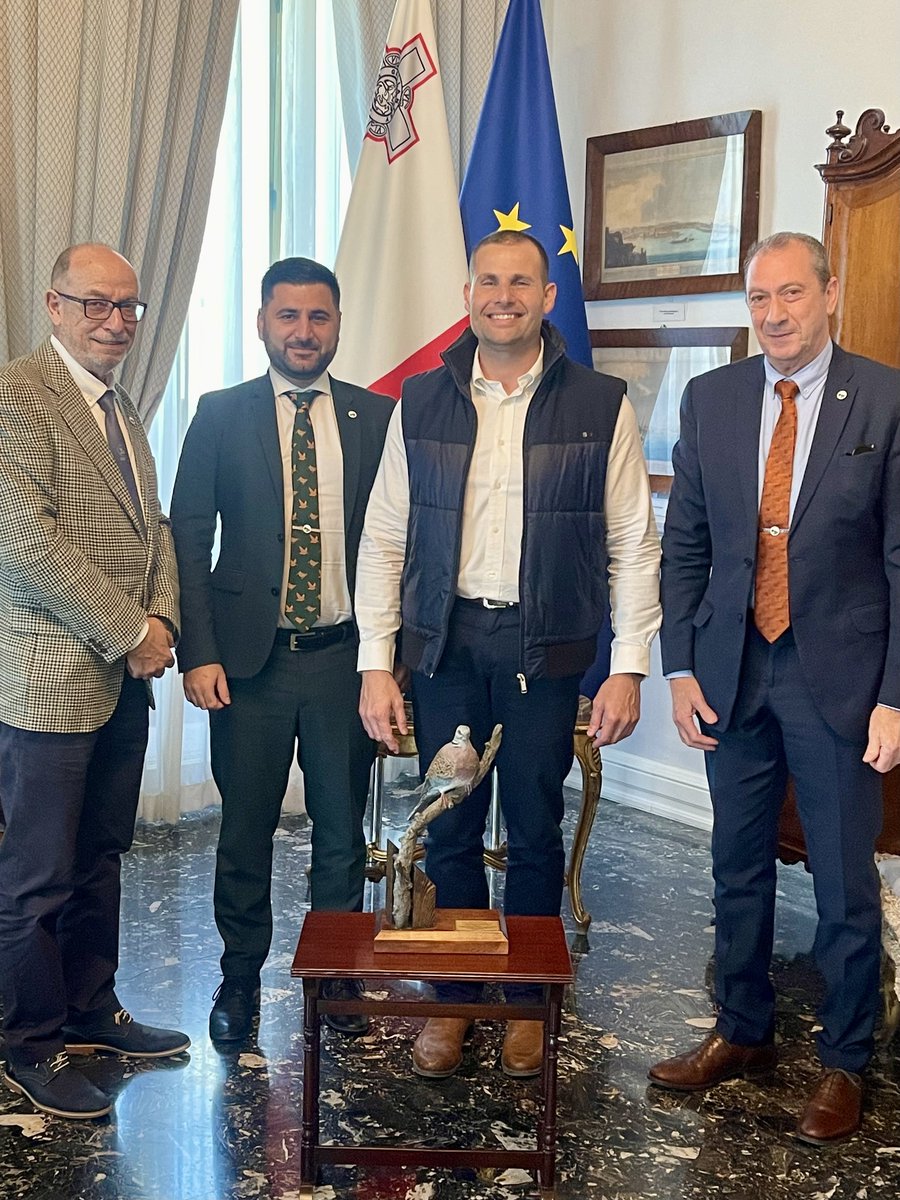 marksult123's tweet photo. Every time @FKNKMALTA meet Prime Minister @RobertAbela_MT they always give him a gift portraying a living Turtle Dove. Today I left at his doorstep a similar gift, a more real one on how hunters and our Government treat a vulnerable species. https://t.co/XIfRtO8H5b