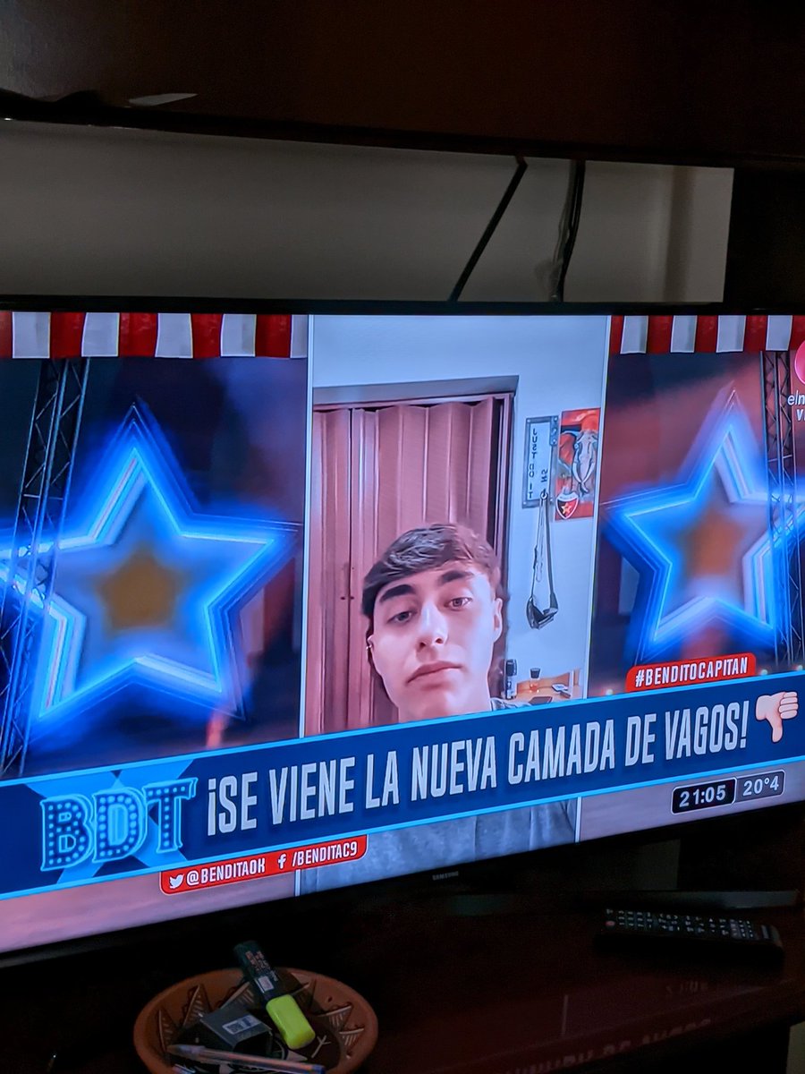 fabritesari's tweet photo. La primera vez que salgo en la tele y me pegaron una descansada bárbara jajajajaj https://t.co/ZDuEBqciNS