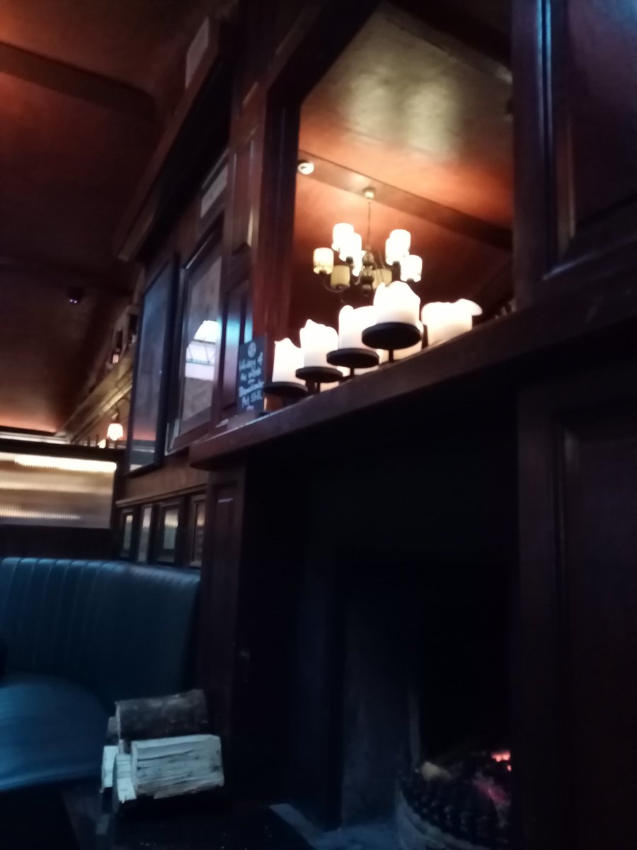 s1_tracey's tweet photo. Ya can't bate a daycent pint of Beamish by the fireside @Shelbournebar #whenincork https://t.co/a2e0Lj0tVS