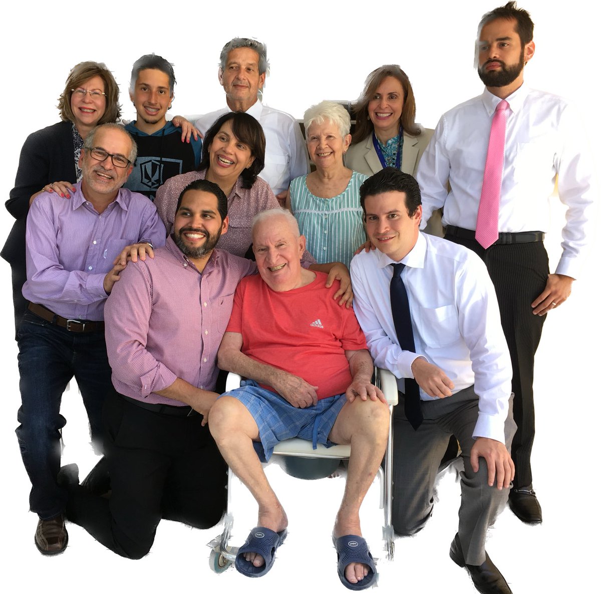 Pancho1957's tweet photo. Viejo, mi querido viejo. Hoy Francisco Álvarez Castellanos cumple 91. Aquí hace unos años rodeado de cinco Francisco. Pasó por el mundo del periodismo dejándonos en vida su ejemplo de integridad. Papi, te queremos! Cuánto orgullo llevar tu nombre! https://t.co/WpDq3GQWpW
