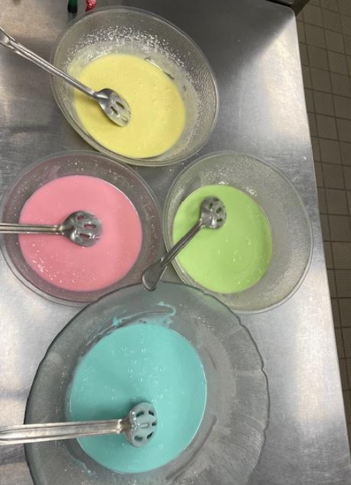 AlvinISD_CN's tweet photo. Sneak Peek π of our breakfast treat next Thursday at all schools! πΈ: @PassmoreElem π°π₯
#Easter #NourishCafe #PastelIcing #HappyEaster #SchoolMealsRock #MyAlvinISD https://t.co/8haU403bdh