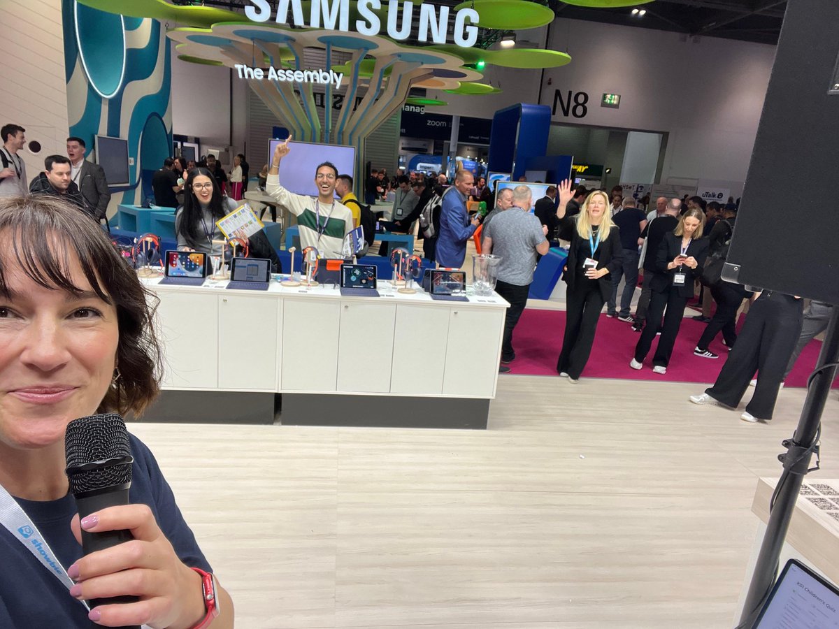 hcccroskery's tweet photo. Loved presenting on the #Logitech stand today, demonstrating how using #iPad #logitechcrayons and #Showbie can easily support the DNA of Learning! #directinstruction #independentpractise #highqualityfeedback #integratedassessment #educationessentials https://t.co/3sNCN8PW8C
