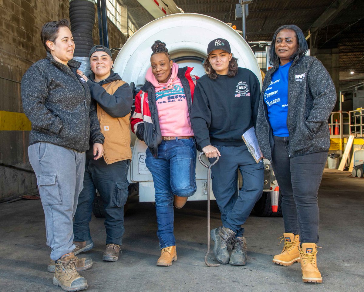 NYCWater's tweet photo. 🧵In 1986, we hired our first female construction laborers. 
    
Today Tiffany Solivan, Tori Boria, Chrystal Pringle, Ashlee Cavanaugh, and June Allison fill those boots 🥾. #WomensHistoryMonth #TBT

How it started:                             How it's going: https://t.co/Z8ZMS6a66h