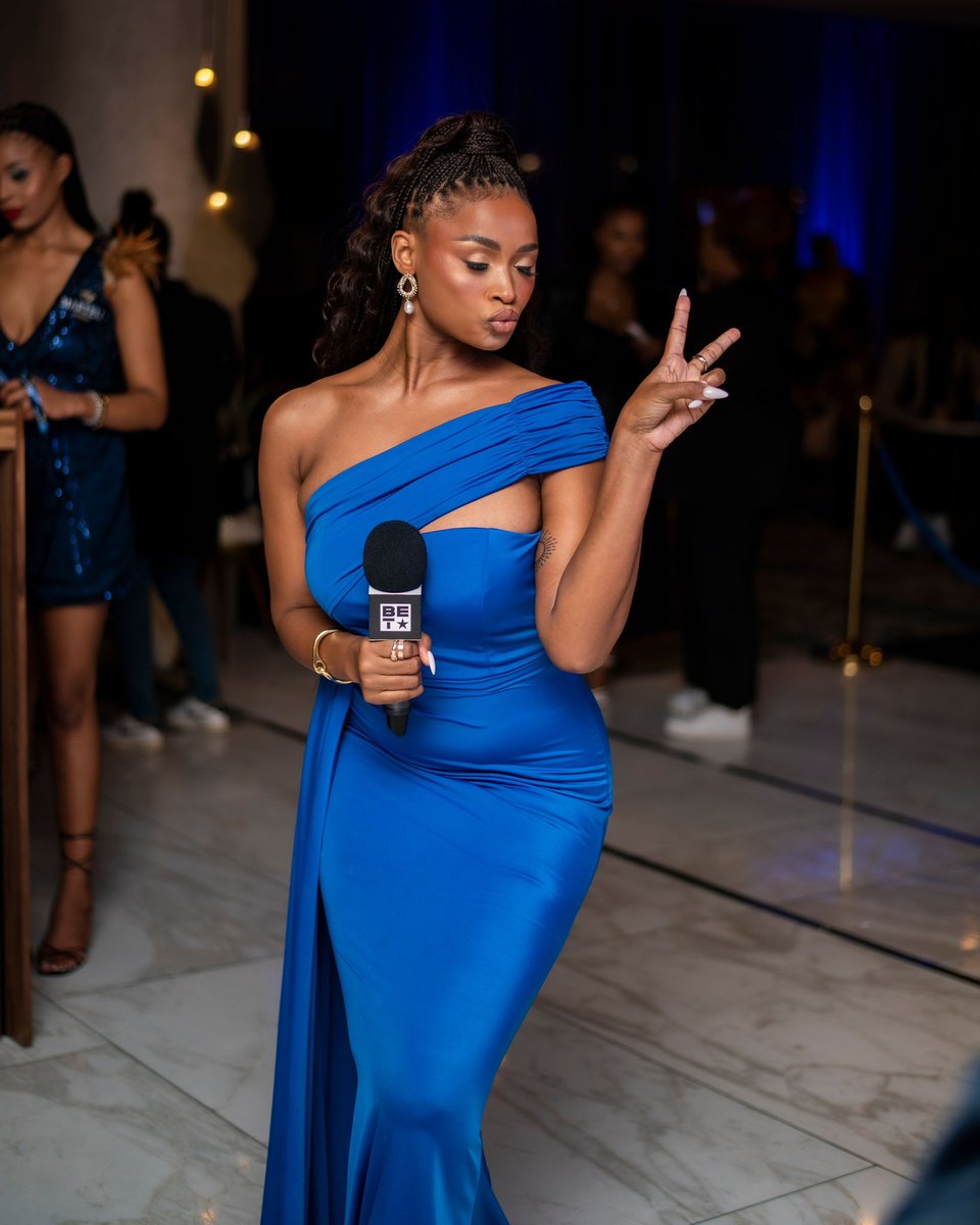 I LOVE minding the business that PAYS me🥰 Hosted the  #MartellBlueSwift launch last night. Killed it.