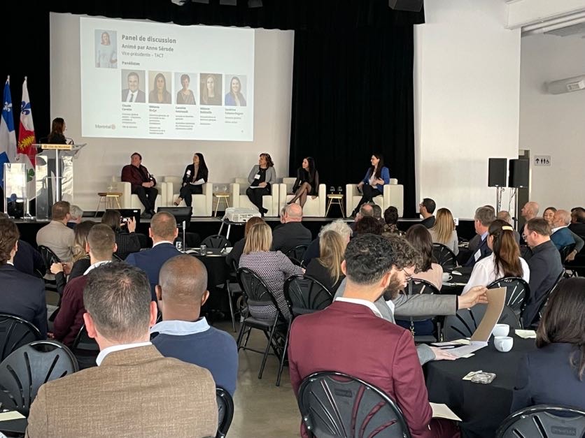 PietonsQuebec's tweet photo. Sandrine Cabana-Degani, DG, participe aujourd'hui au panel du Sommet sur les chantiers, organisé par @MTL_Ville.
Les chantiers ont un impact sur les déplacements à pied. Maintenir un cheminement confortable, sécuritaire et accessible est important.
#SolutionsChantiers https://t.co/CMjOfsUm7q