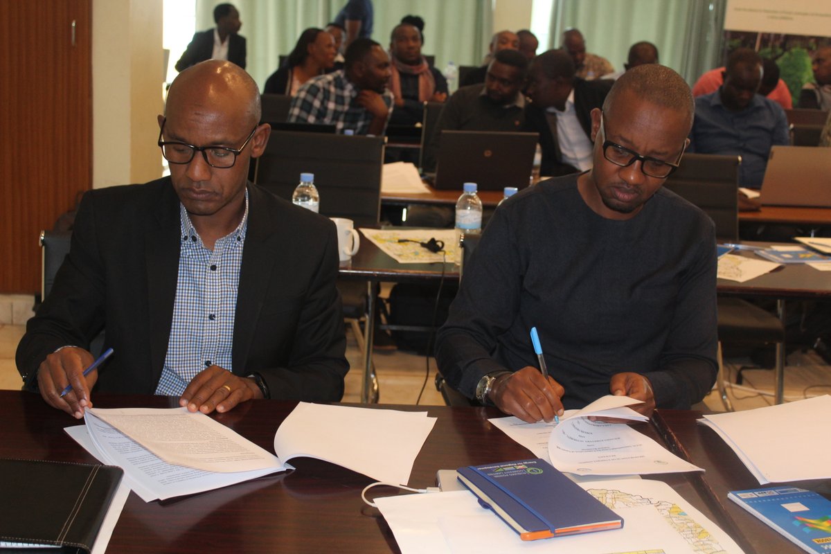 IucnRwanda's tweet image. Today, @IucnRwanda, @RwandaForestry, @RwandaEast &amp;amp; Districts of Kirehe, Ngoma, Bugesera, Kayonza, Rwamagana, Gatsibo, Nyagatare signed Memorandum of Understandings on restoration of degraded lands in the Eastern Province through restoration projects (#TREPA, #COMBIO &amp;amp; #AREECA)