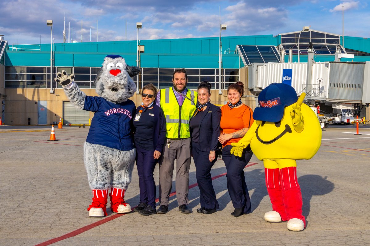 FlyWorcester's tweet photo. We're excited for the @WooSox home opener! Thank you Smiley Ball and Woofster for visiting Worcester Regional Airport, the official airport of the #WooSox. Thank you @JetBlue for flying the "Blue Monster" to Worcester! ⚾🛬 https://t.co/ShtOdl2TZI