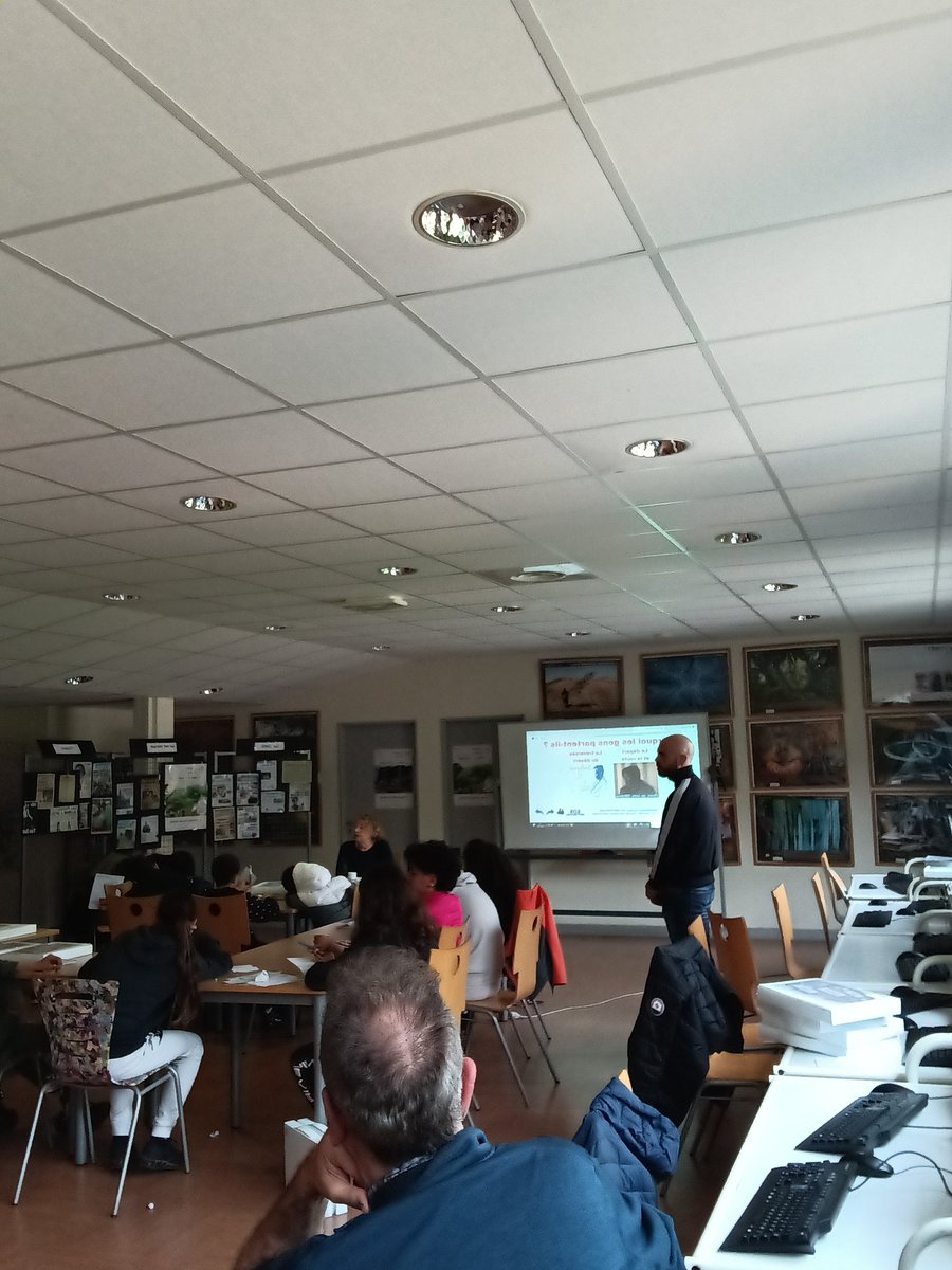 LaMarquisanne83's tweet photo. Creation d'un journal sur les migrations pour la #SPME2023 avec Cédric Favre
1ère journée bien remplie avec @SOSMedFrance https://t.co/vkEHjtIOHM
