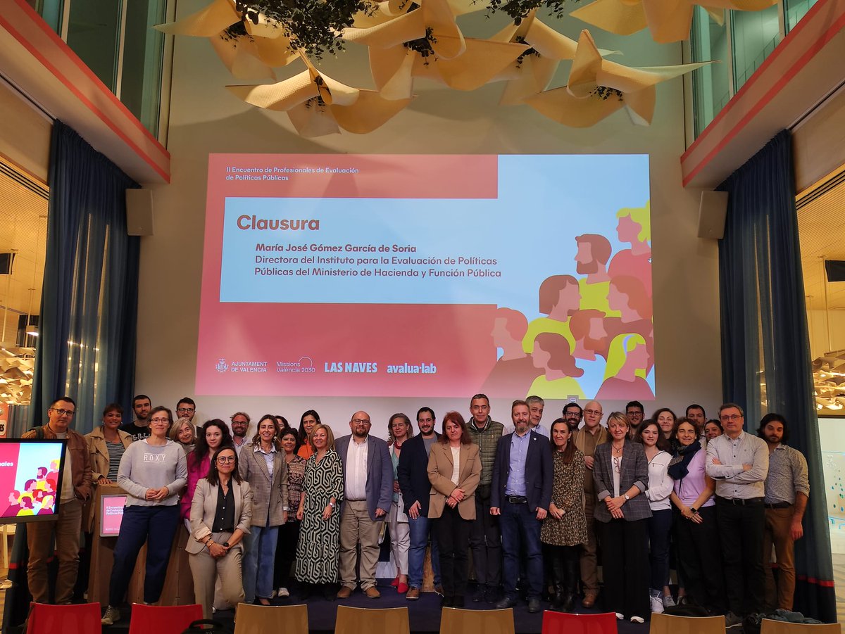 LAB | Cierra el #EncuentroProfesionalesEvaluación la dtora del Instituto para la #EvaluaciónPolíticasPúblicas de <a href="/Haciendagob/">Ministerio de Hacienda</a> M.José Gómez 
🗣️"En la ley, la evaluación está en el centro de las políticas públicas, desde el principio, desde el propio diseño de la política pública"
