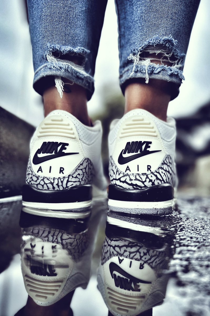 k2sappy's tweet photo. Can it just stop raining for one week? Lol. Brought the WC3’s even with the rain. Love em tho, imperfections and all. ❤️

#kotd #yoursneakersaredope #snkrsliveheatingup #puddlepic #jordan3 #wc3 https://t.co/vMXdGRe7lu
