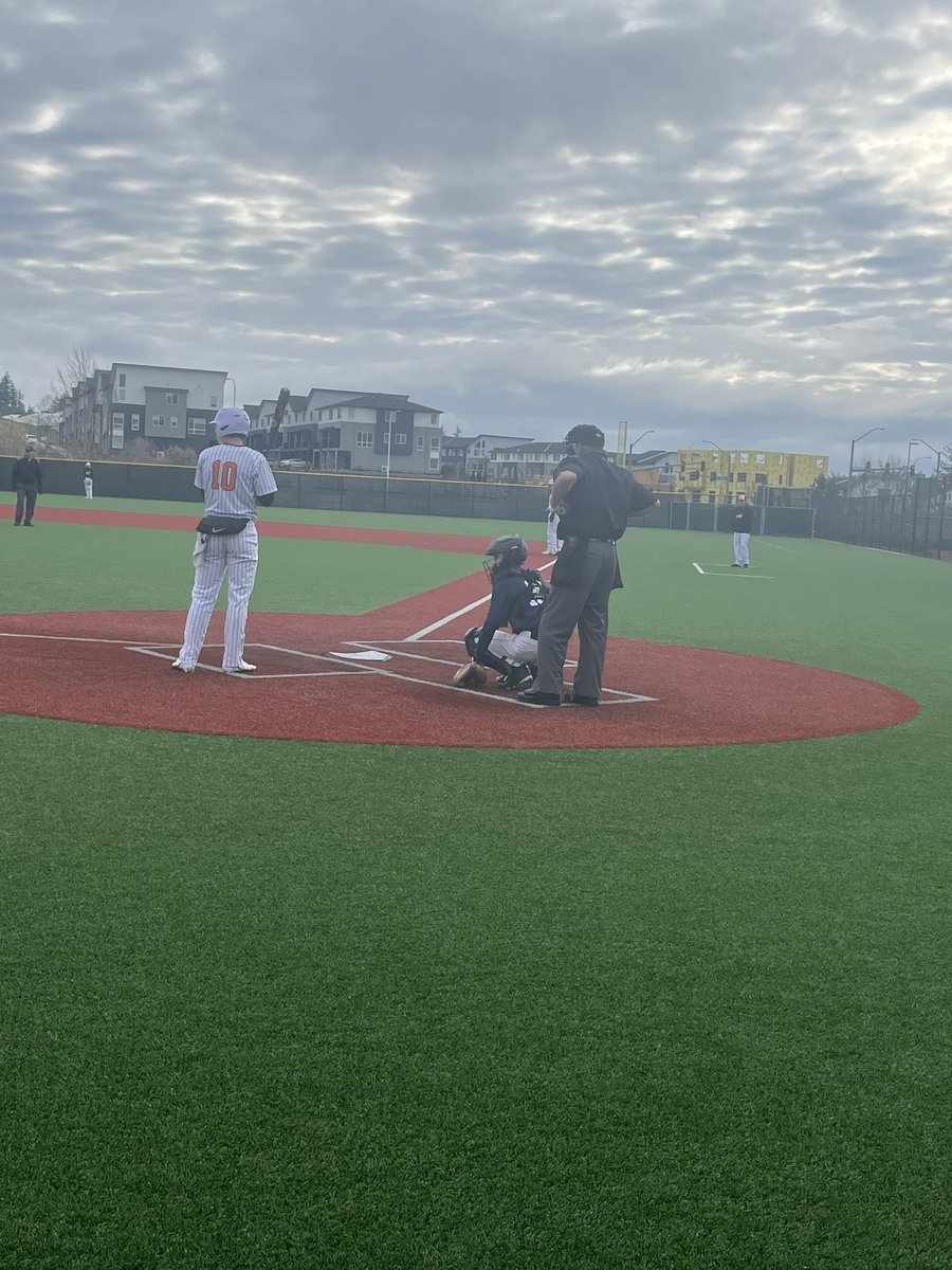 BigMattEnergy's tweet photo. At the Mountainside Tournament for some great baseball between 5A Caldera and Scappoose https://t.co/mLCbJ3eCoL