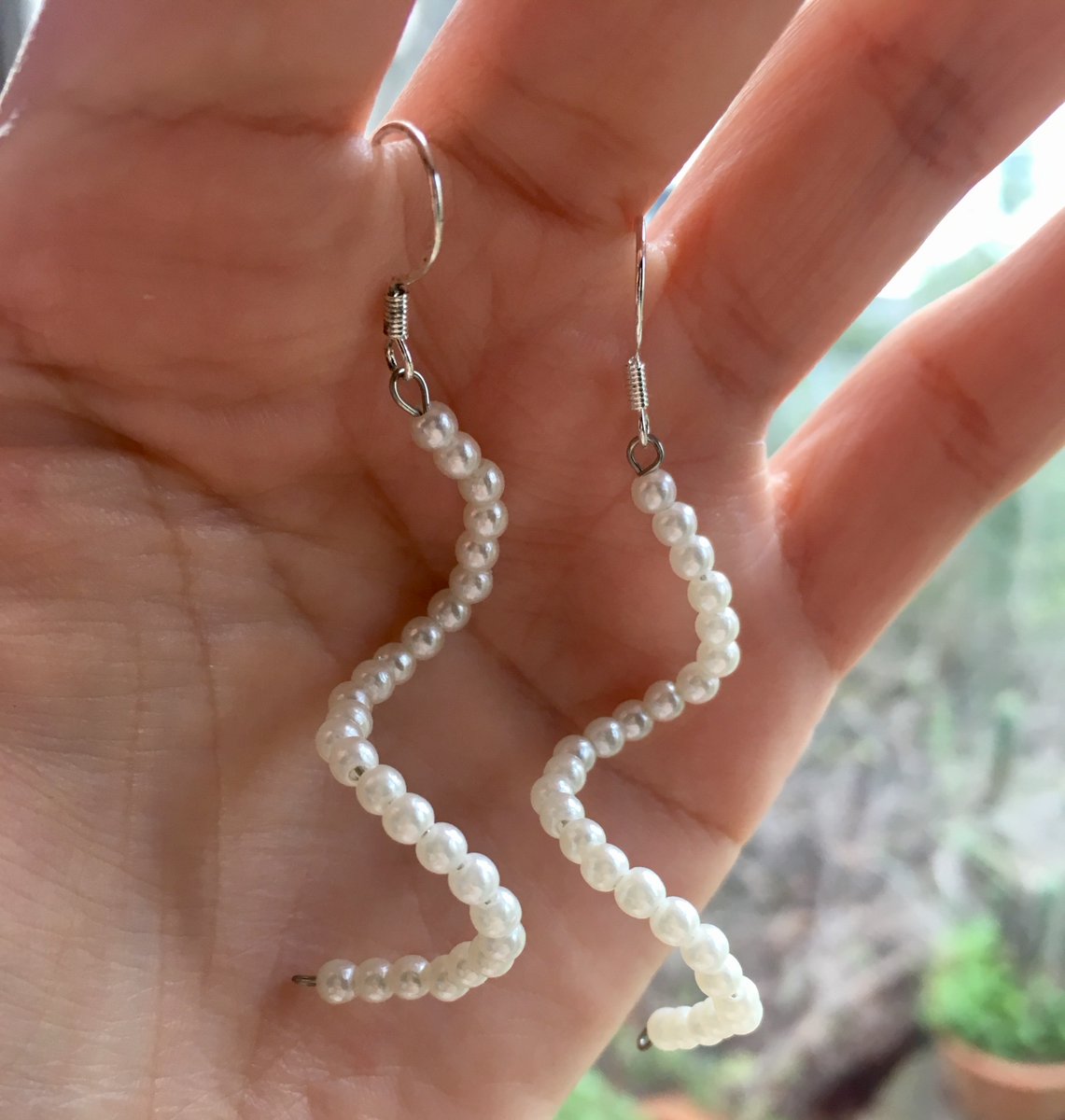 Monaliz67422862's tweet photo. Pearl drop earrings in spiral style. Available in pink and white. They are 15% off and ships free to US. Shop here 👇
https://t.co/xRTOySPPlc https://t.co/BECSnOLt8O