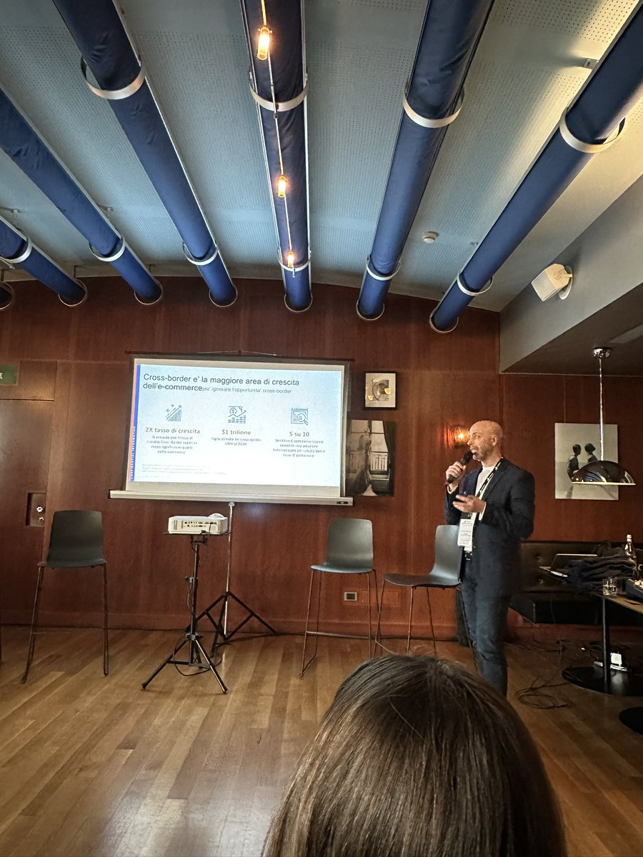 AEFFELab's tweet photo. Cross border è la maggior area di crescita dell’ecommerce @avalara @BigCommerce @BigCommPartners https://t.co/5DK3gIAF9v